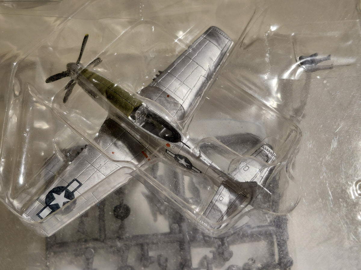 Bandai 1/144 scale Wing Club Collection L Part2  #4 North American P-51D Mustang