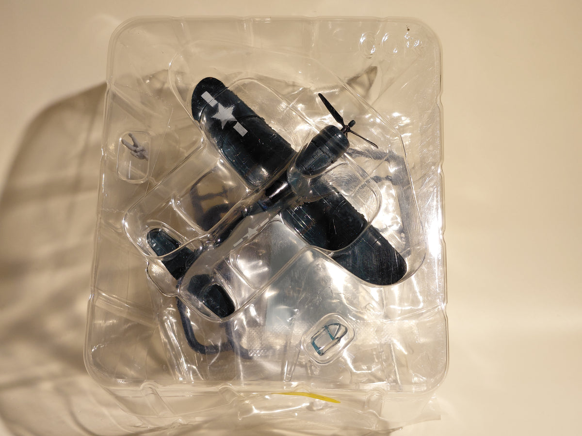 Bandai 1/144 scale Wing Club Collection L4 #6 Chance Vought F4U-1 Corsair