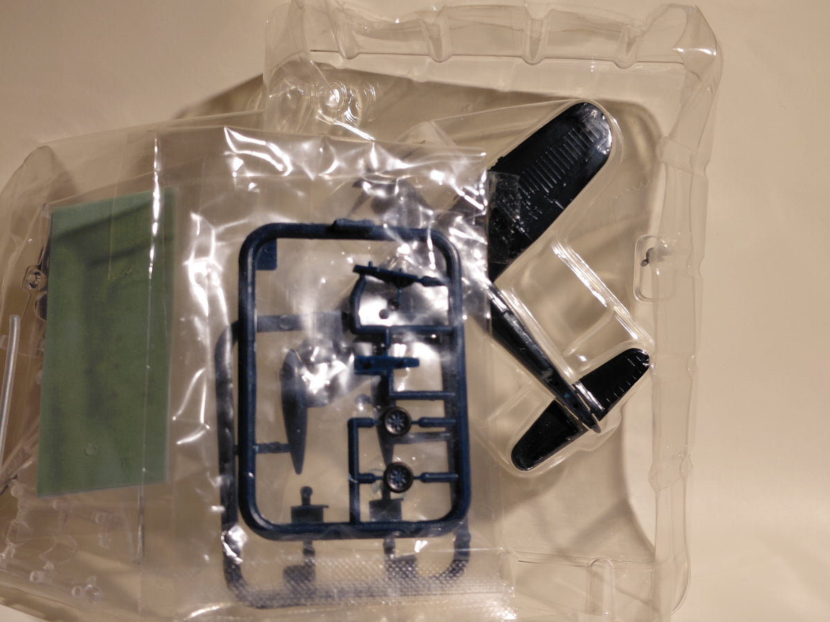 Bandai 1/144 scale Wing Club Collection L4 #6 Chance Vought F4U-1 Corsair