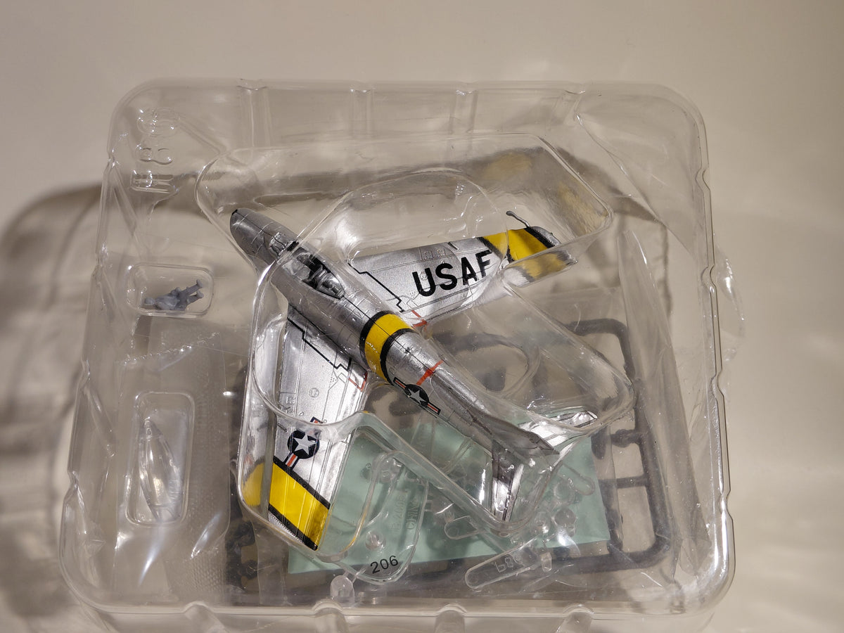 Bandai 1/144 scale Wing Club Collection L4 #5 North American F-86F Sabre 1/144 Scale US Air Force