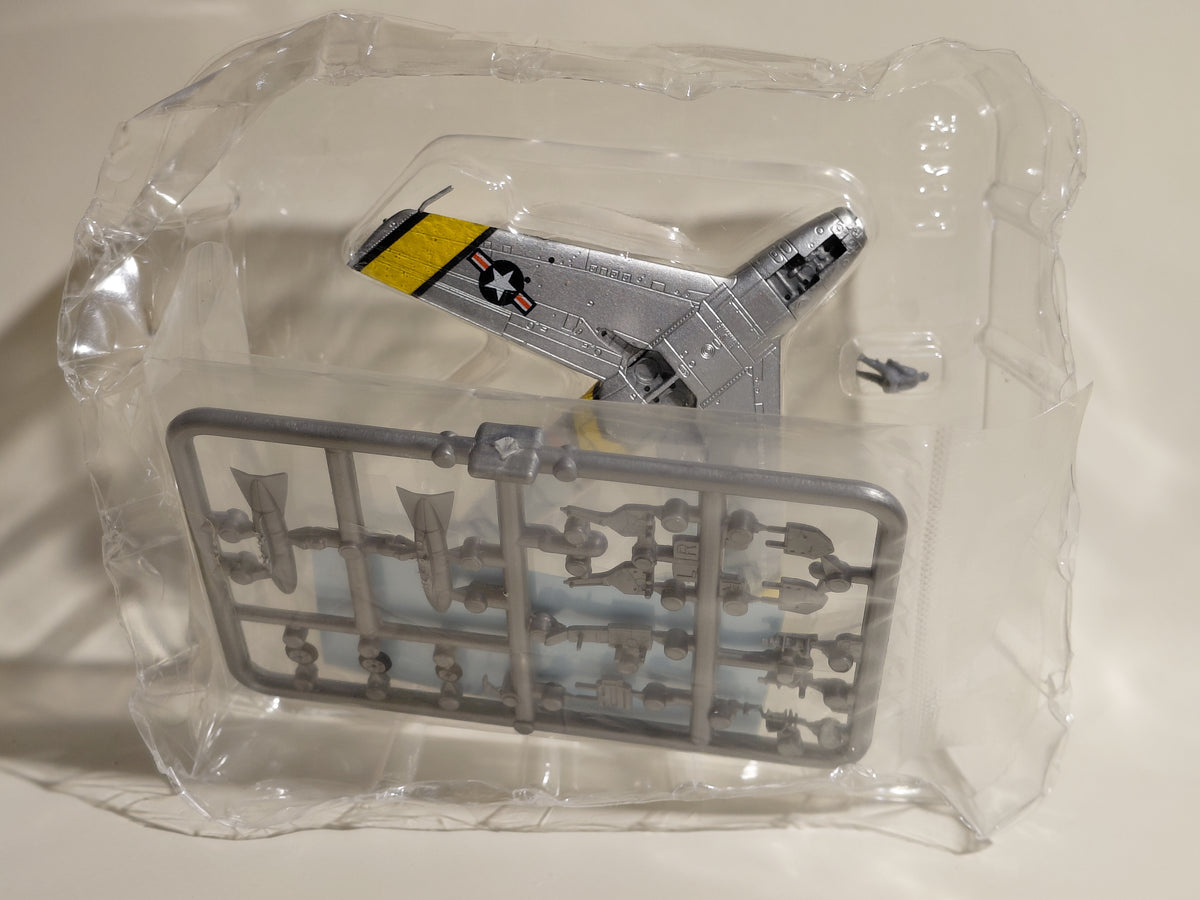 Bandai 1/144 scale Wing Club Collection L4 #5 North American F-86F Sabre 1/144 Scale US Air Force