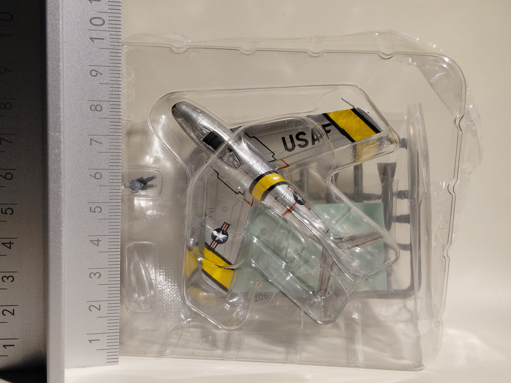 Bandai 1/144 scale Wing Club Collection L4 #5 North American F-86F Sabre 1/144 Scale US Air Force
