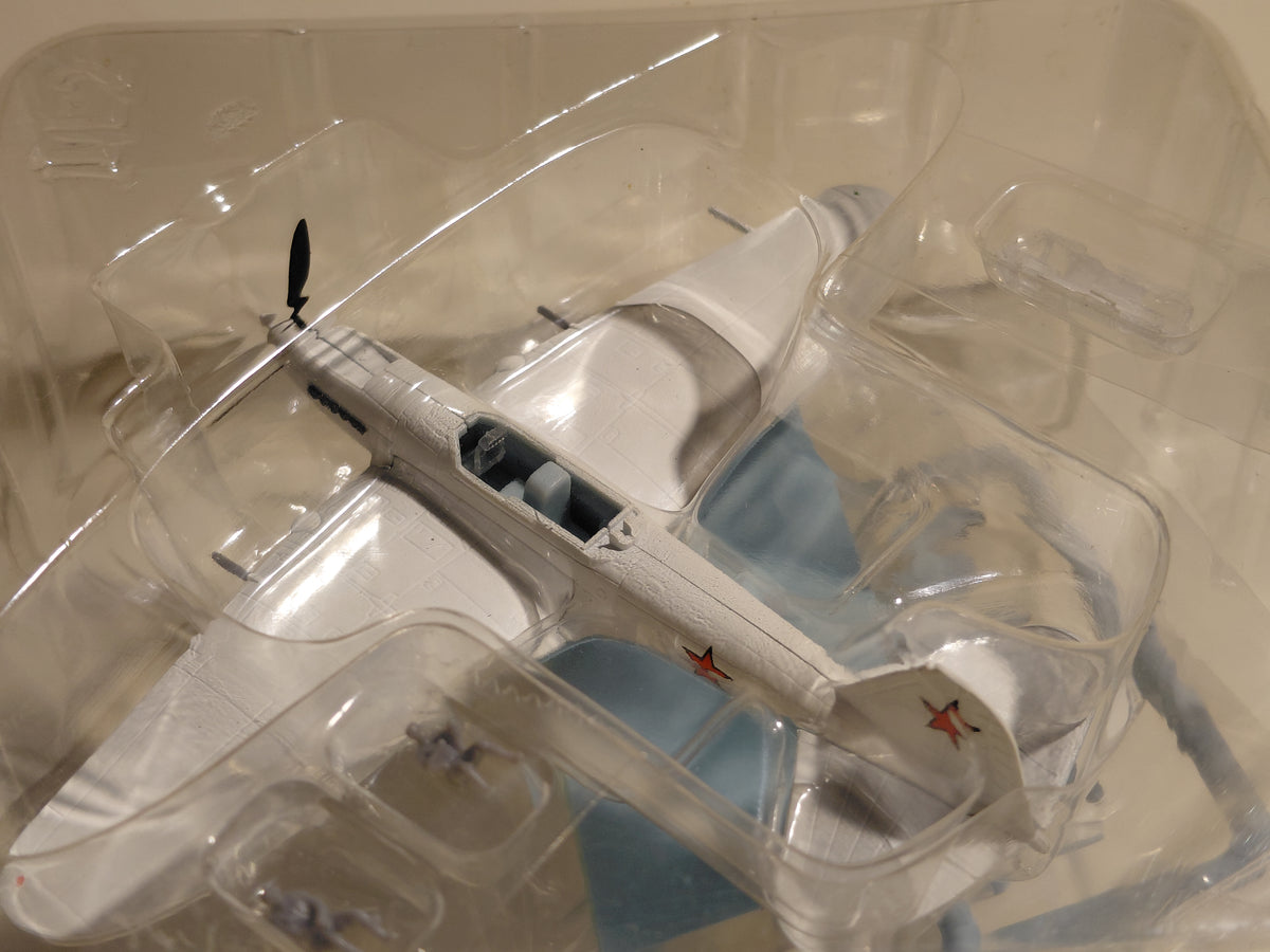 Bandai 1/144 scale Wing Club Collection L4 #8 Russian IL-2 "Sturmovik"