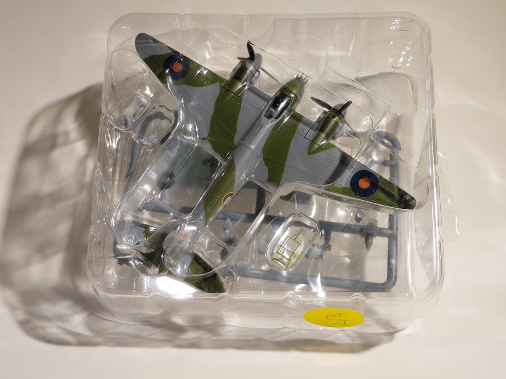 Bandai 1/144 scale Wing Club Collection L4 #7 de Havilland DH98 Mosquito