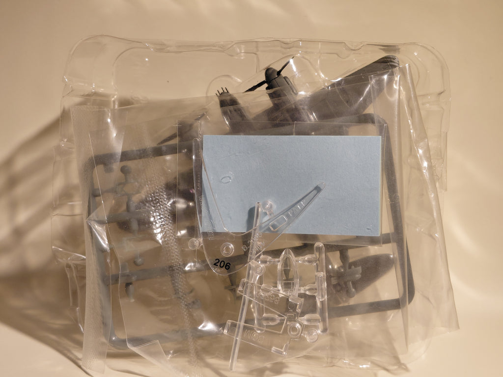 Bandai 1/144 scale Wing Club Collection L4 #7 de Havilland DH98 Mosquito