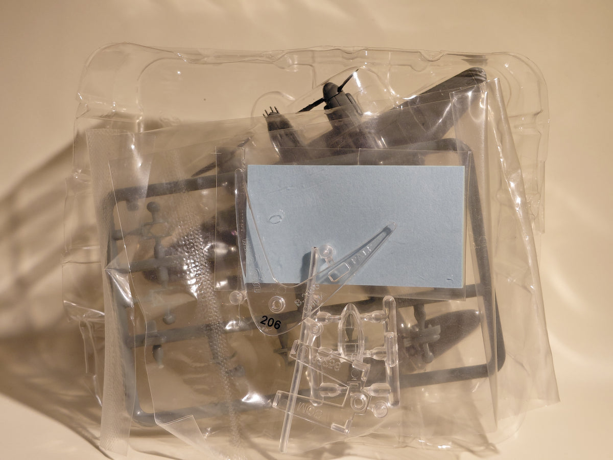 Bandai 1/144 scale Wing Club Collection L4 #7 de Havilland DH98 Mosquito