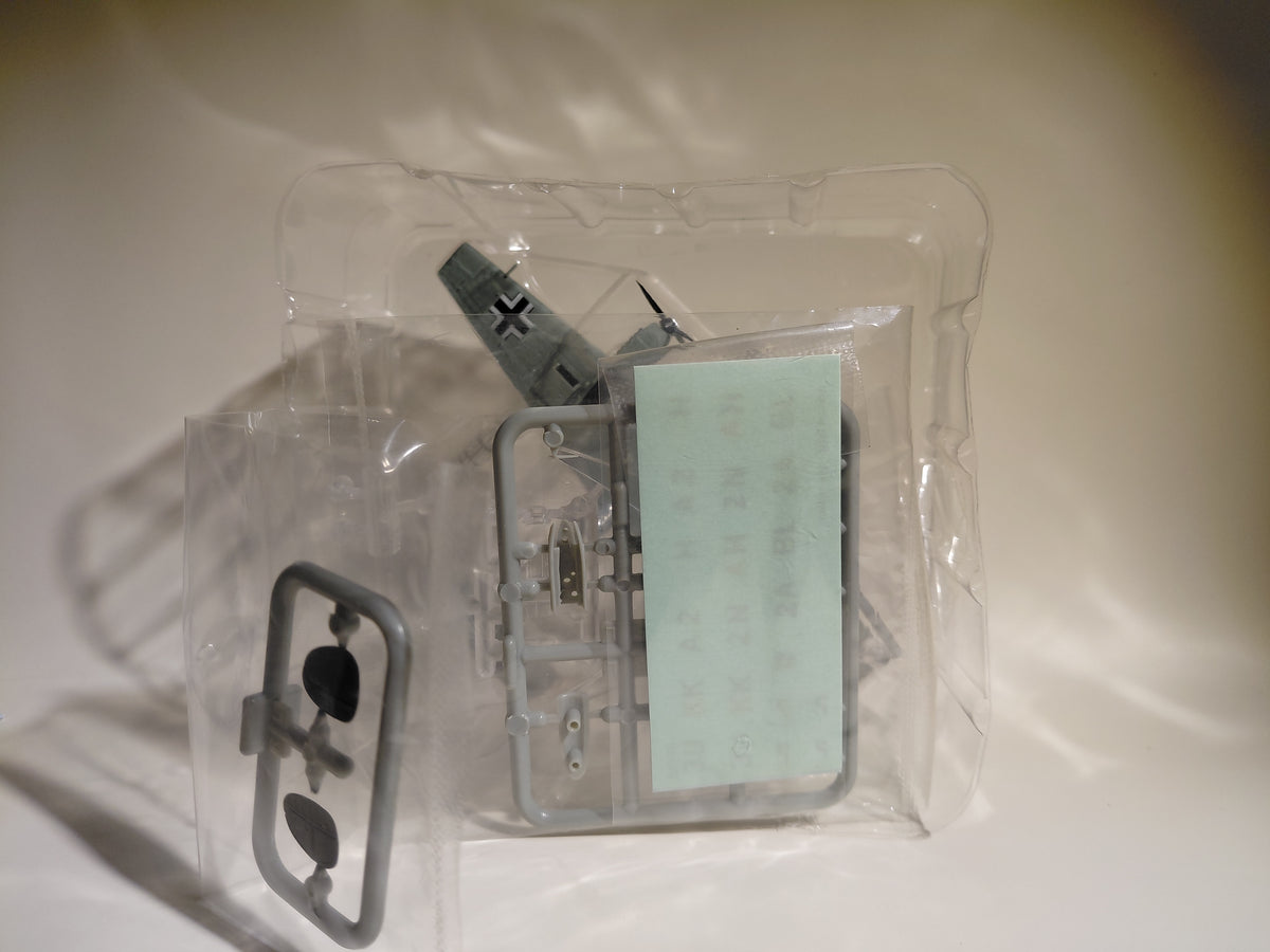 Bandai 1/144 scale Wing Club Collection L Part 3 #6A Messerschmitt Bf-110C "Greens" [Germany]