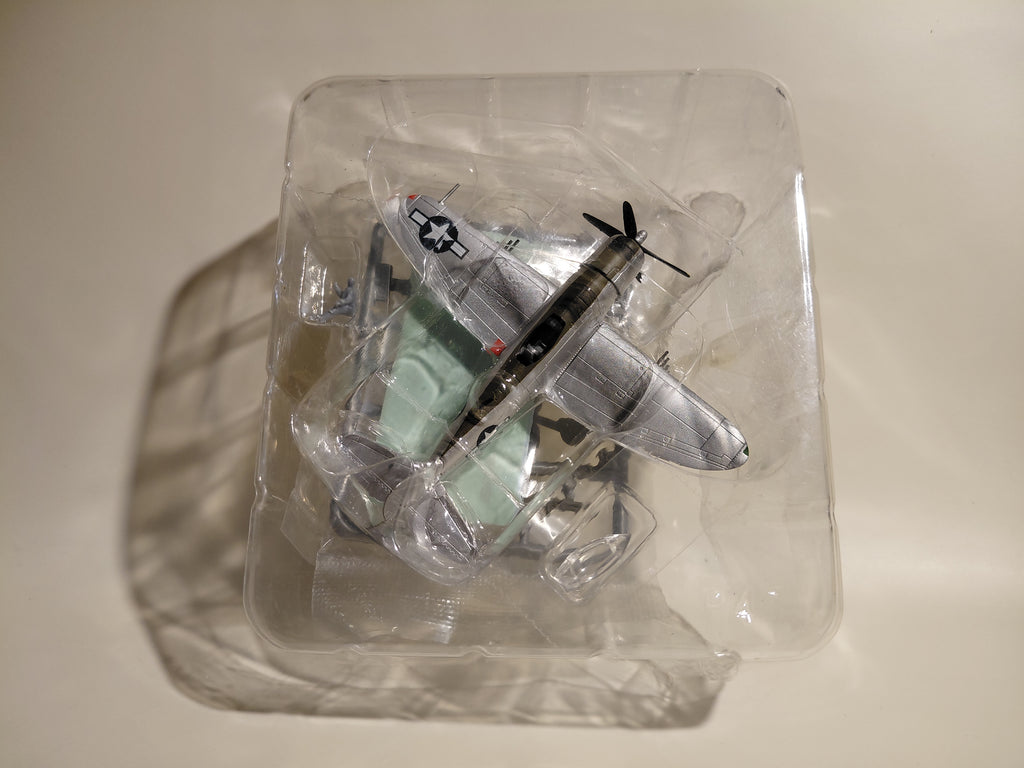 Bandai 1/144 scale Wing Club Collection L Part 3 #5 Republic P-47D Thunderbolt (Silver)