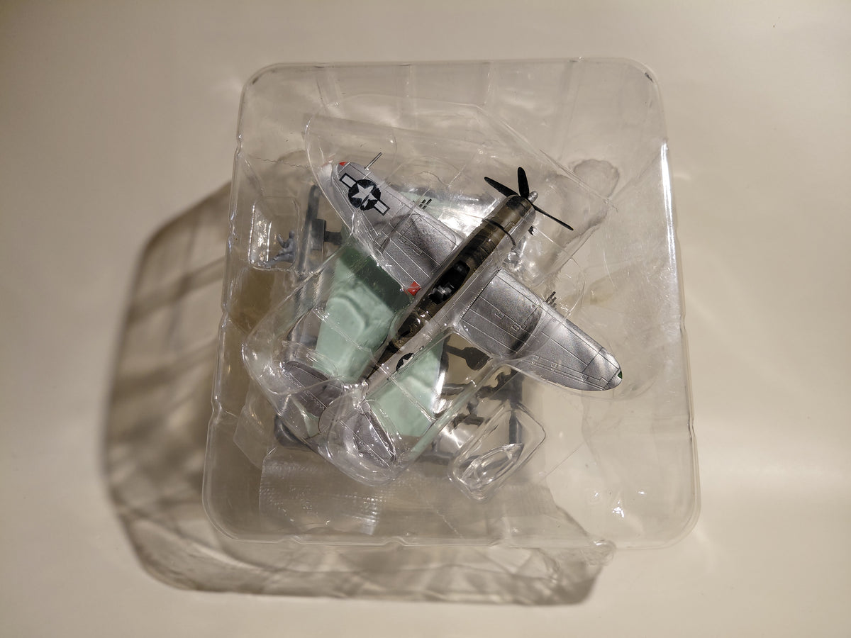 Bandai 1/144 scale Wing Club Collection L Part 3 #5 Republic P-47D Thunderbolt (Silver)