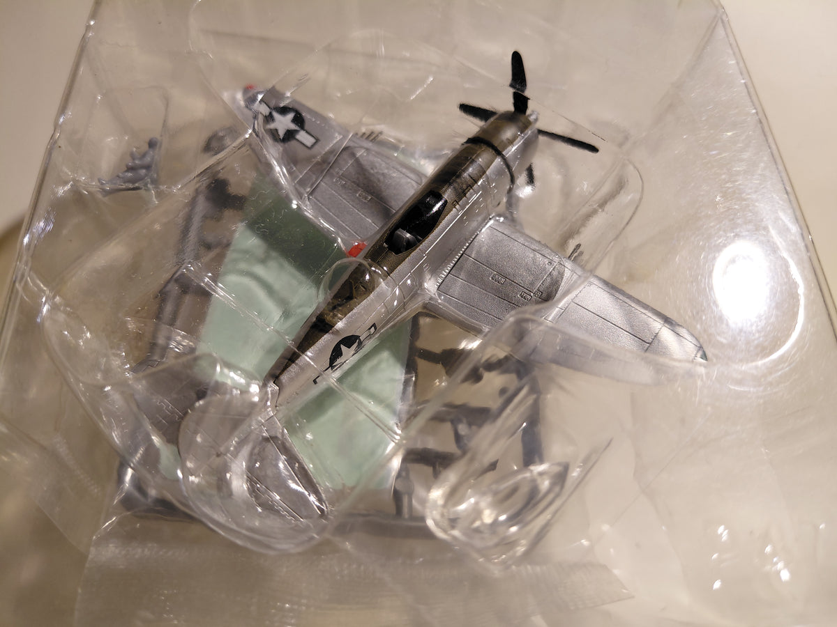 Bandai 1/144 scale Wing Club Collection L Part 3 #5 Republic P-47D Thunderbolt (Silver)