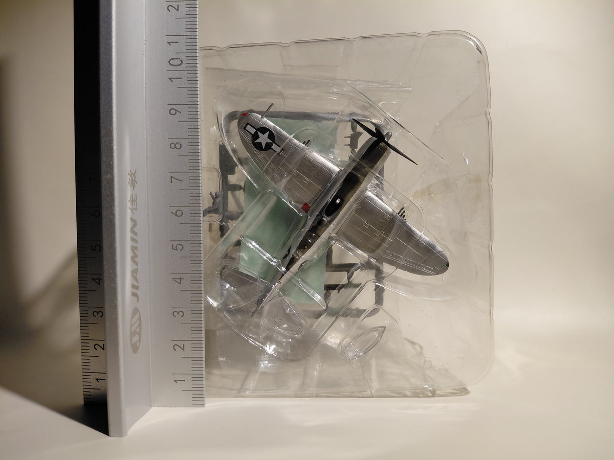 Bandai 1/144 scale Wing Club Collection L Part 3 #5 Republic P-47D Thunderbolt (Silver)