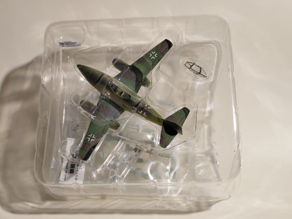 Bandai 1/144 scale Wing Club Collection L #7 German Messerschmitt Me-262A