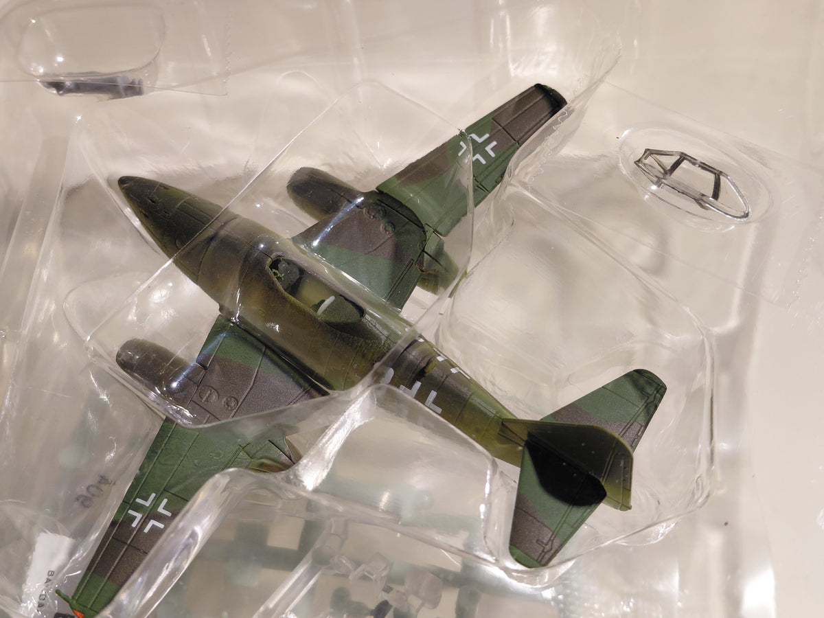 Bandai 1/144 scale Wing Club Collection L #7 German Messerschmitt Me-262A