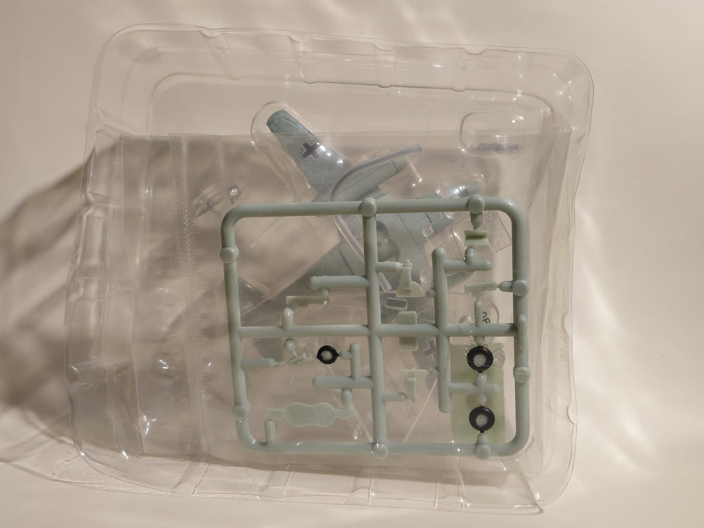 Bandai 1/144 scale Wing Club Collection L #7 German Messerschmitt Me-262A