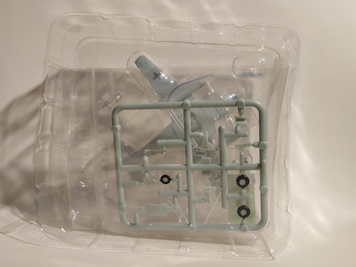 Bandai 1/144 scale Wing Club Collection L #7 German Messerschmitt Me-262A