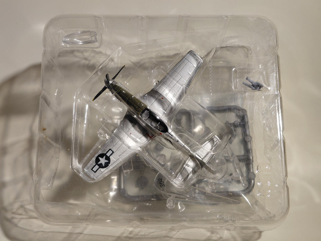 Bandai 1/144 scale Wing Club Collection L2 #4 North American P-51D Mustang fighter aircraft