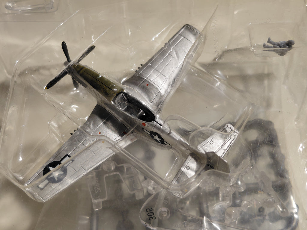 Bandai 1/144 scale Wing Club Collection L2 #4 North American P-51D Mustang fighter aircraft