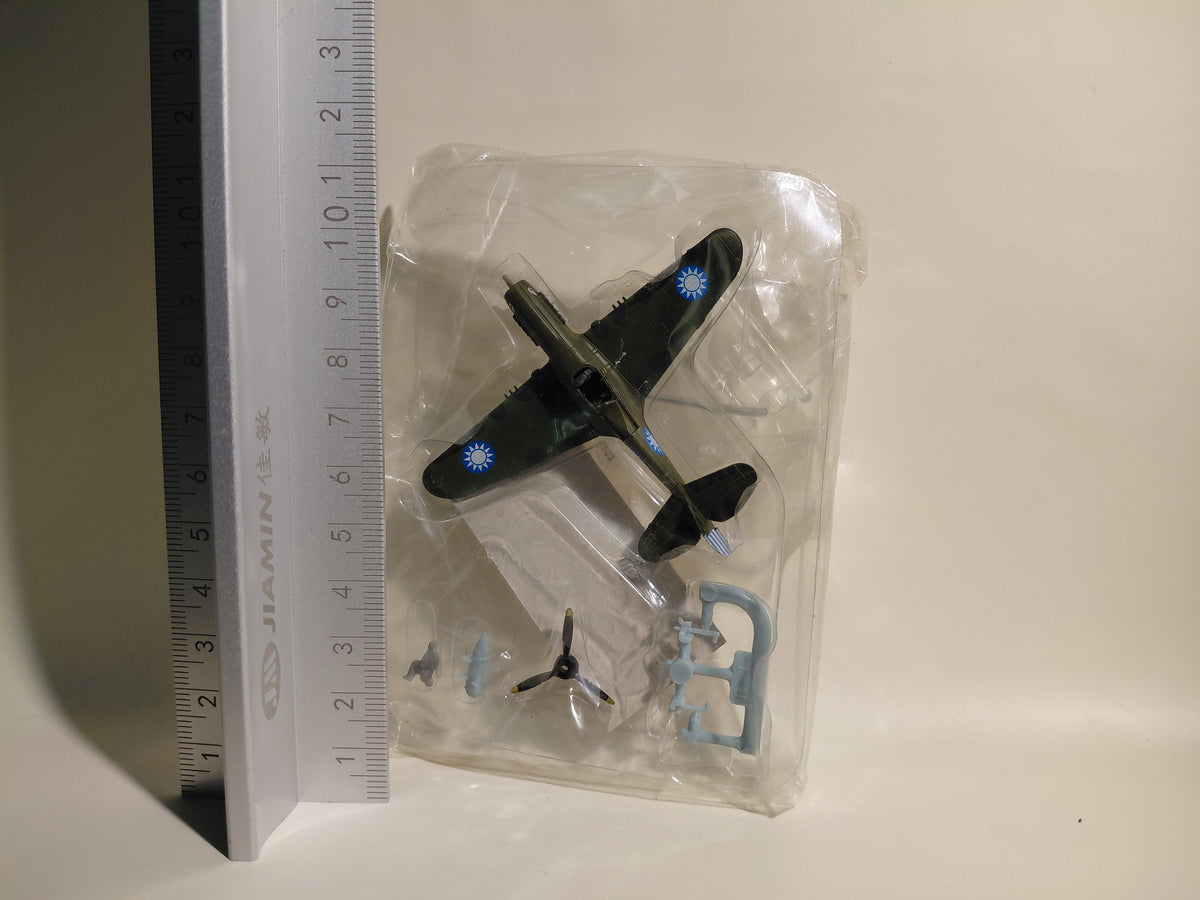 1/144 scale Wing Club Collection Part 1 - P-40 Warhawk N (Landing)