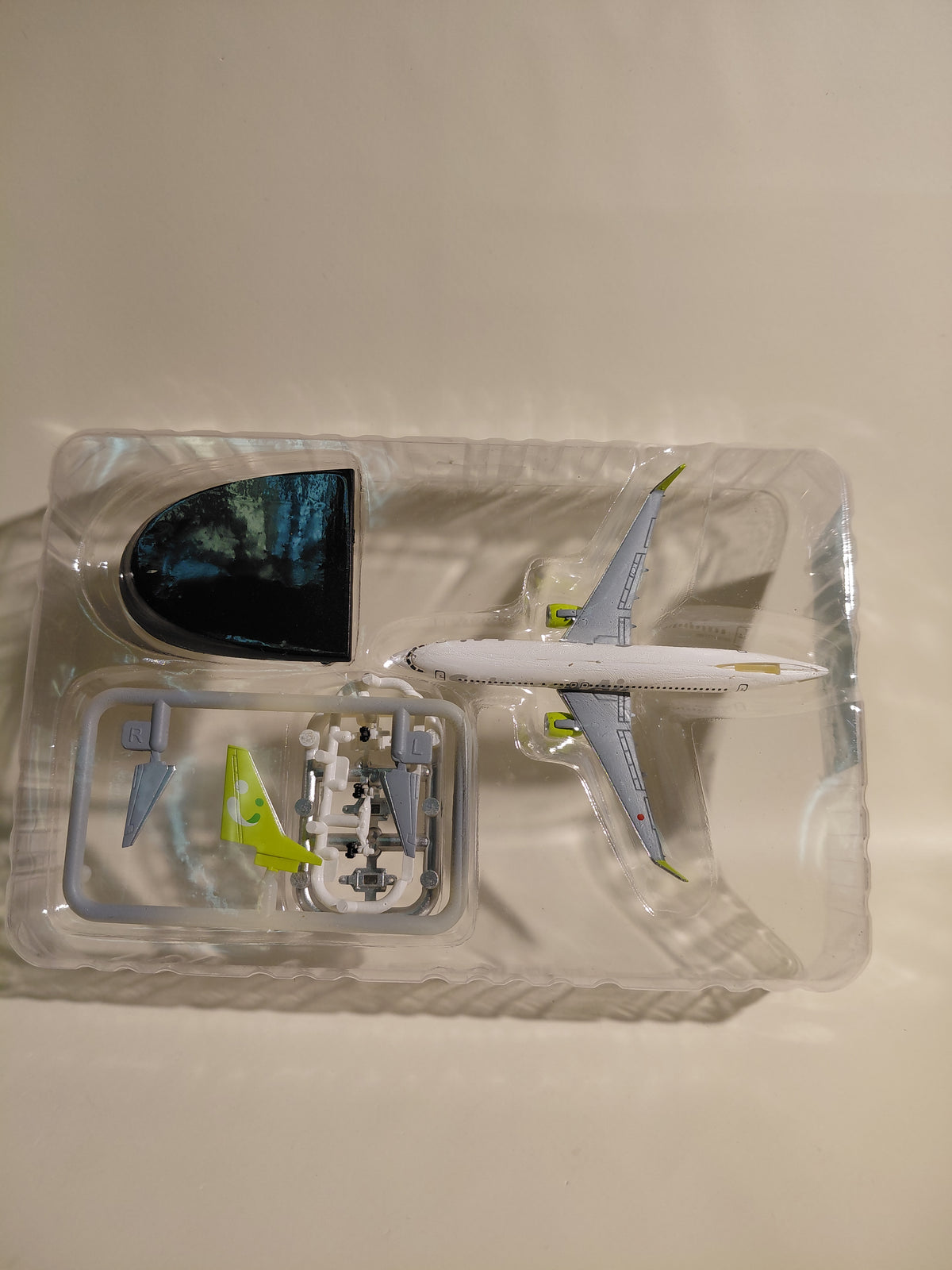 F-TOYS Solaseed Air Boeing 737-800 1/500 Scale Model Plane