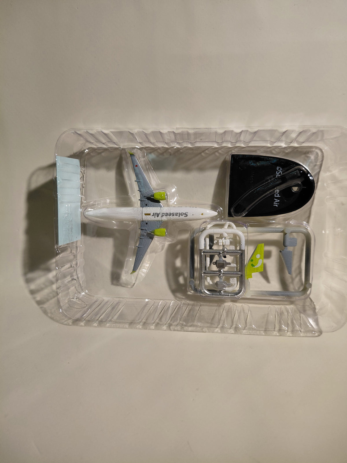 F-TOYS Solaseed Air Boeing 737-800 1/500 Scale Model Plane