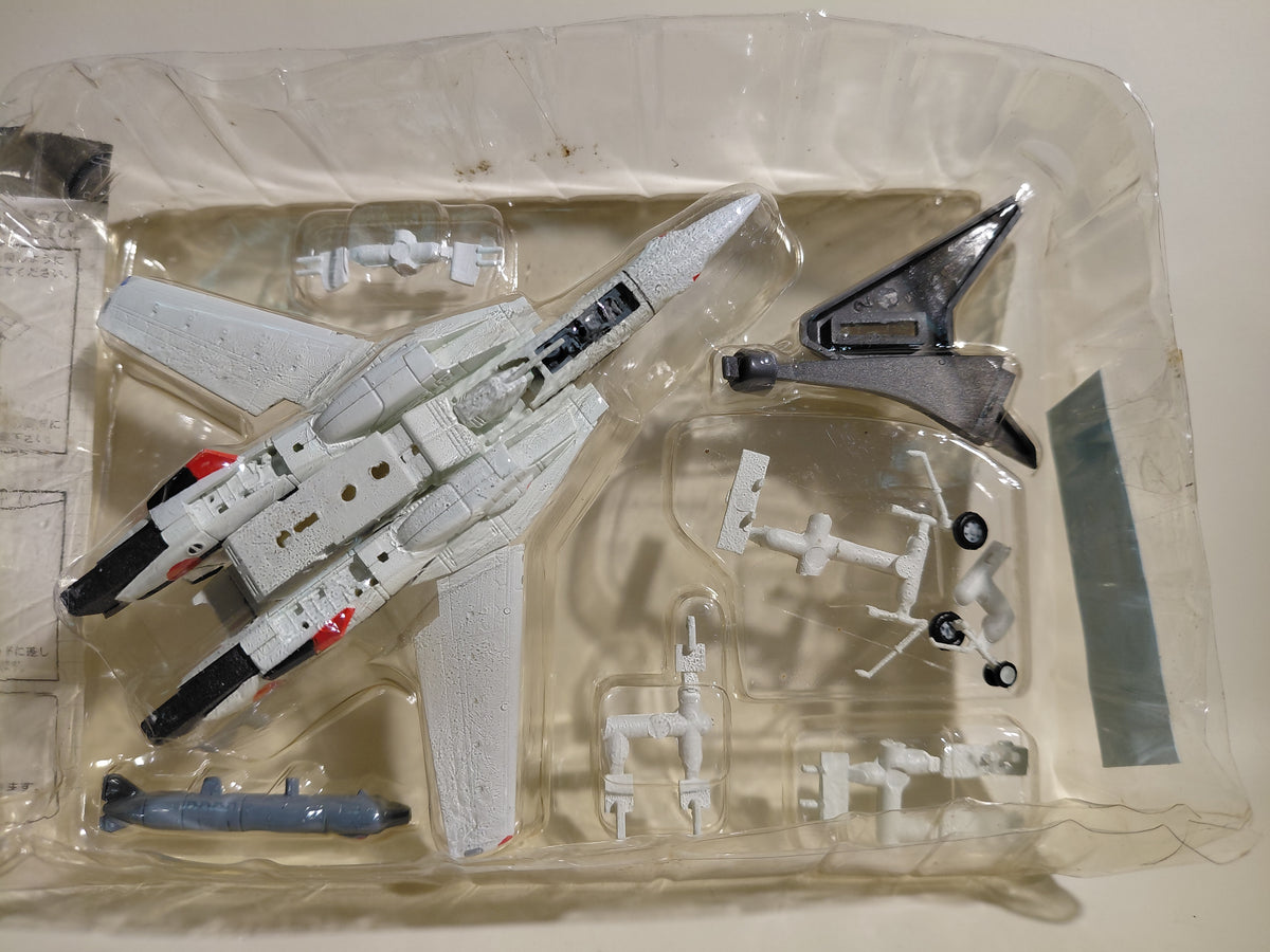 F-toys 1/144  Macross Chara-Works Volume 2 Red Stripe VF-1A Valkyrie Model Kit #2