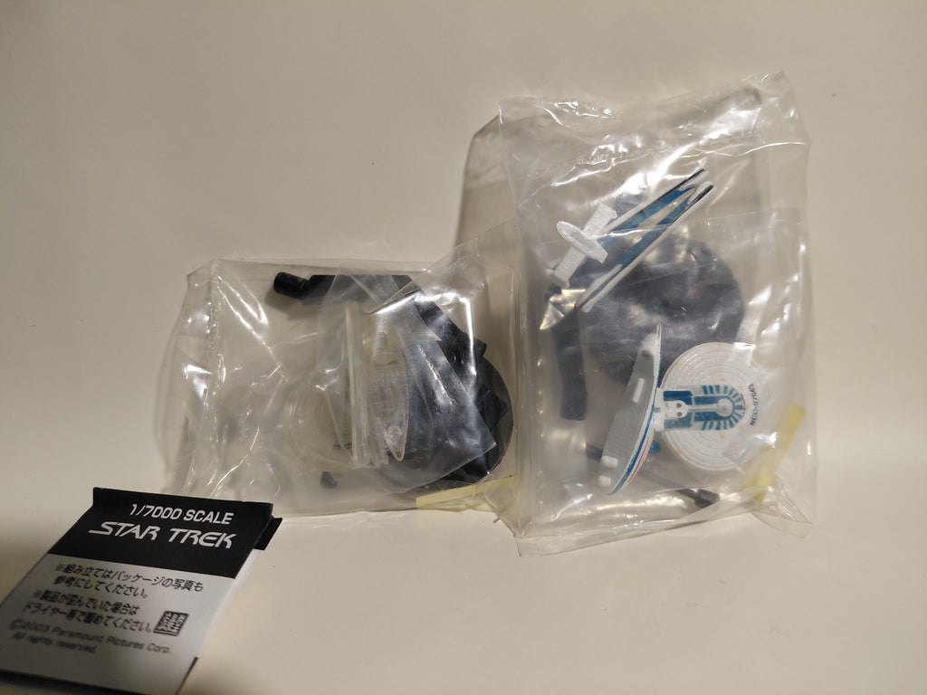 Romando Star TRek 1/7000 Star Trek U.S.S. Melbourne Mini Figure Set
