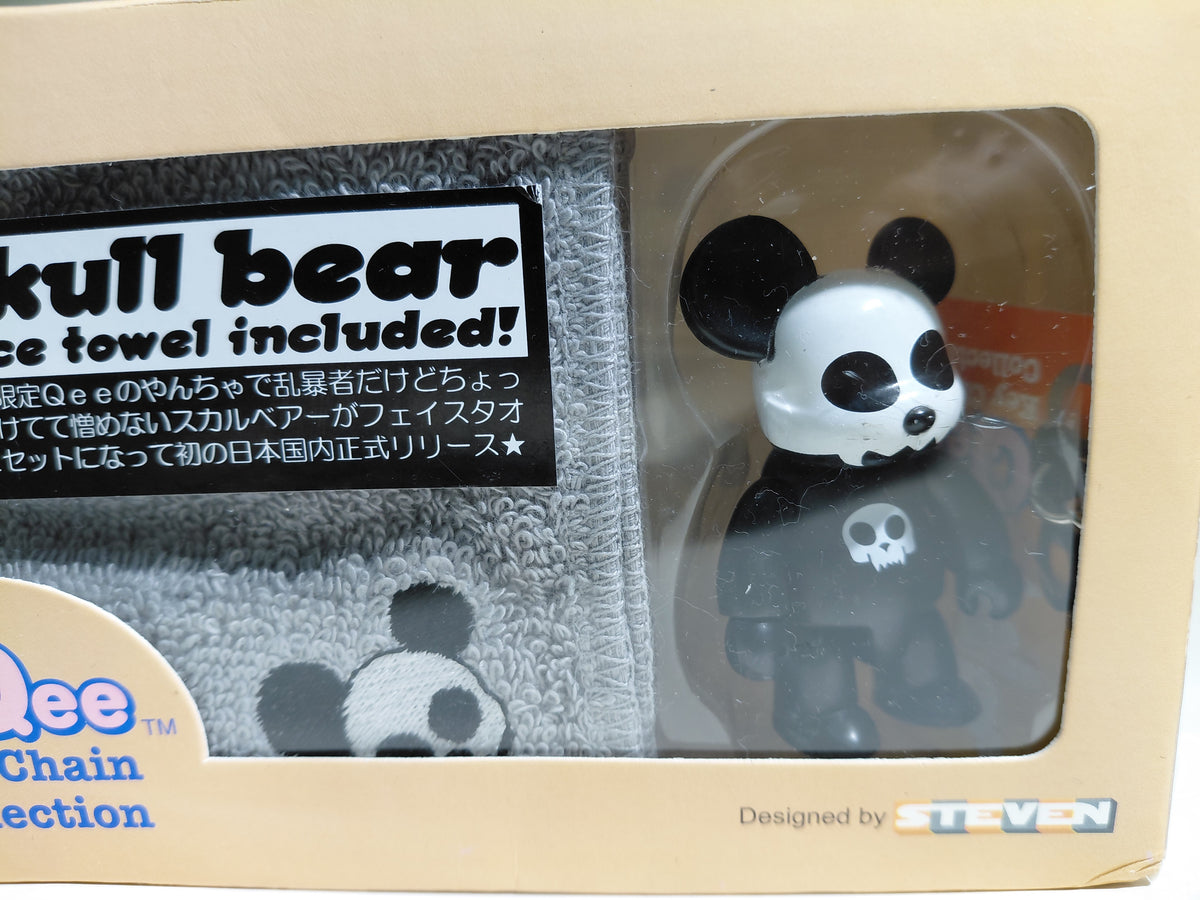TOY2R Qee Keychain Collection: Skull Bear (Black)