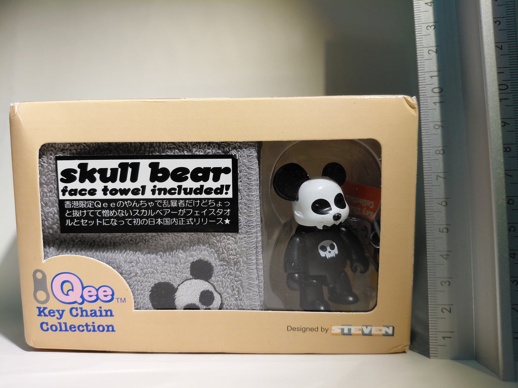 TOY2R Qee Keychain Collection: Skull Bear (Black)