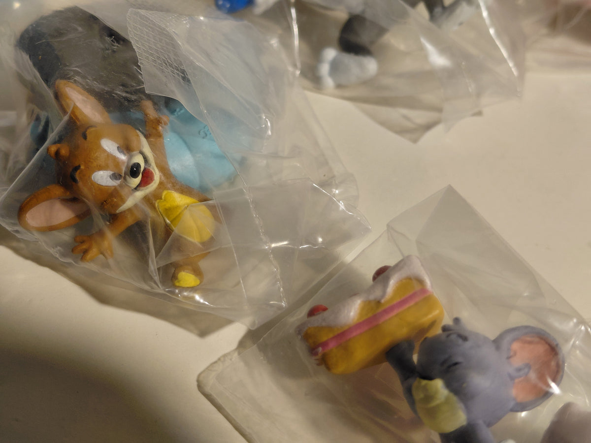 Takara Tomy 5Pcs Set Tom Jerry Action Figure Mini Cake Decor Toys Cartoon Cream Donut Cat and Mouse Collectible