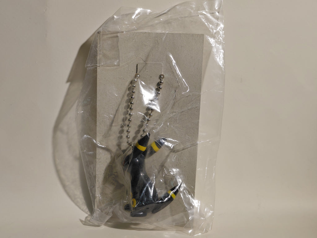 Umbreon Pokemon Swing Keychain Figure Mascot Furuta 2000 Unopened