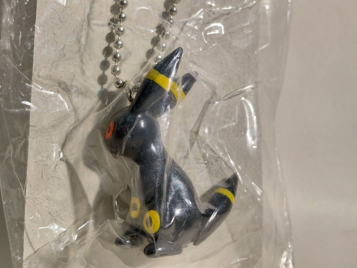 Umbreon Pokemon Swing Keychain Figure Mascot Furuta 2000 Unopened