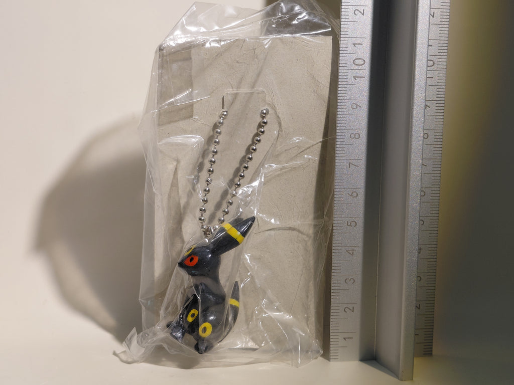 Umbreon Pokemon Swing Keychain Figure Mascot Furuta 2000 Unopened