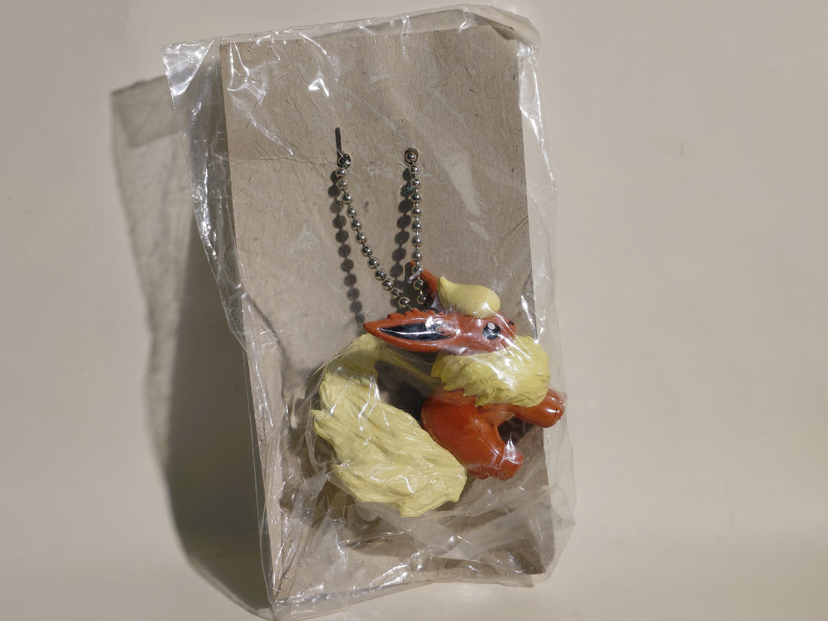 Vintage Flareon Pokemon Mascot Swing Keychain Furuta 1997 Unopened