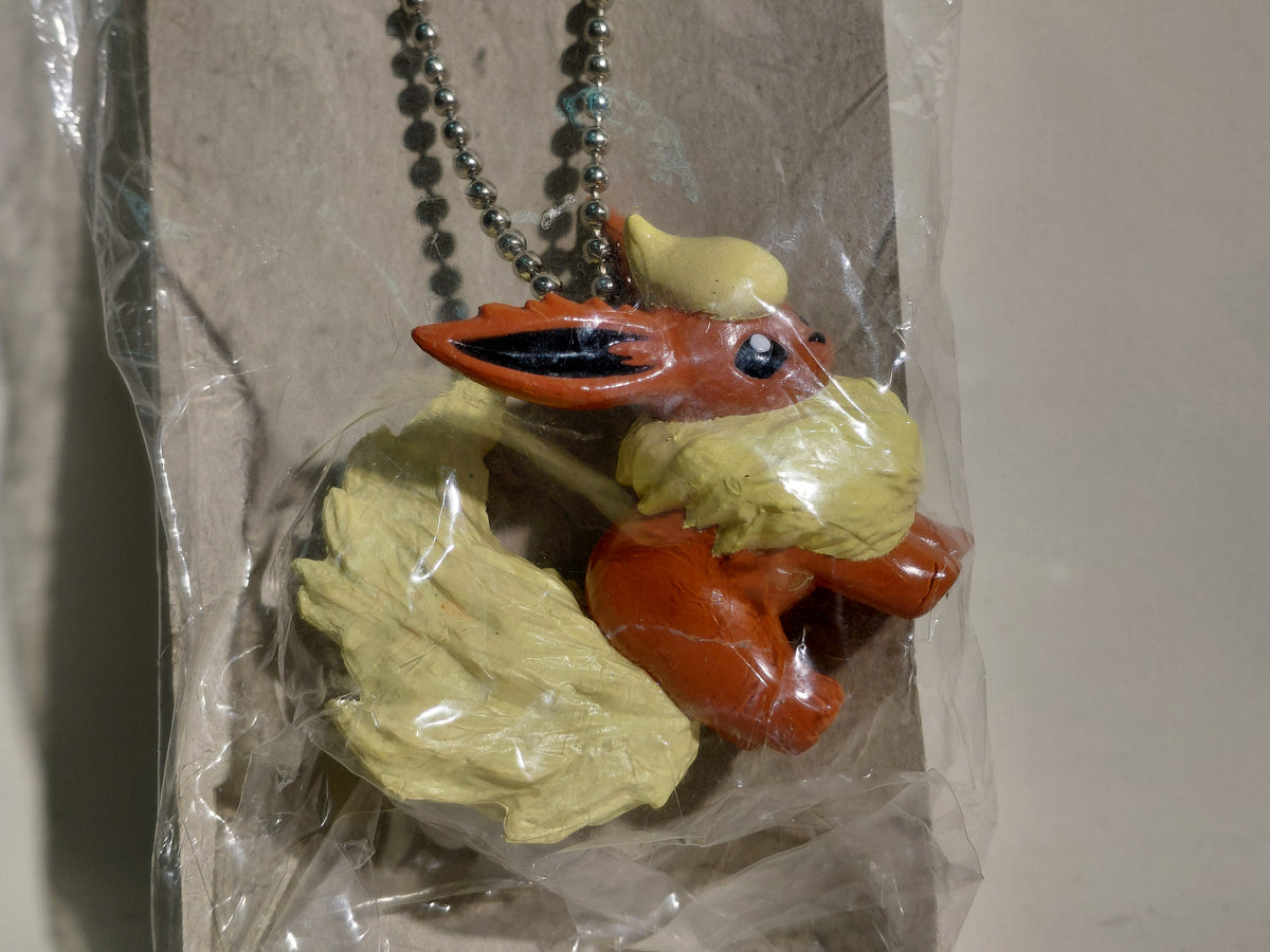 Vintage Flareon Pokemon Mascot Swing Keychain Furuta 1997 Unopened