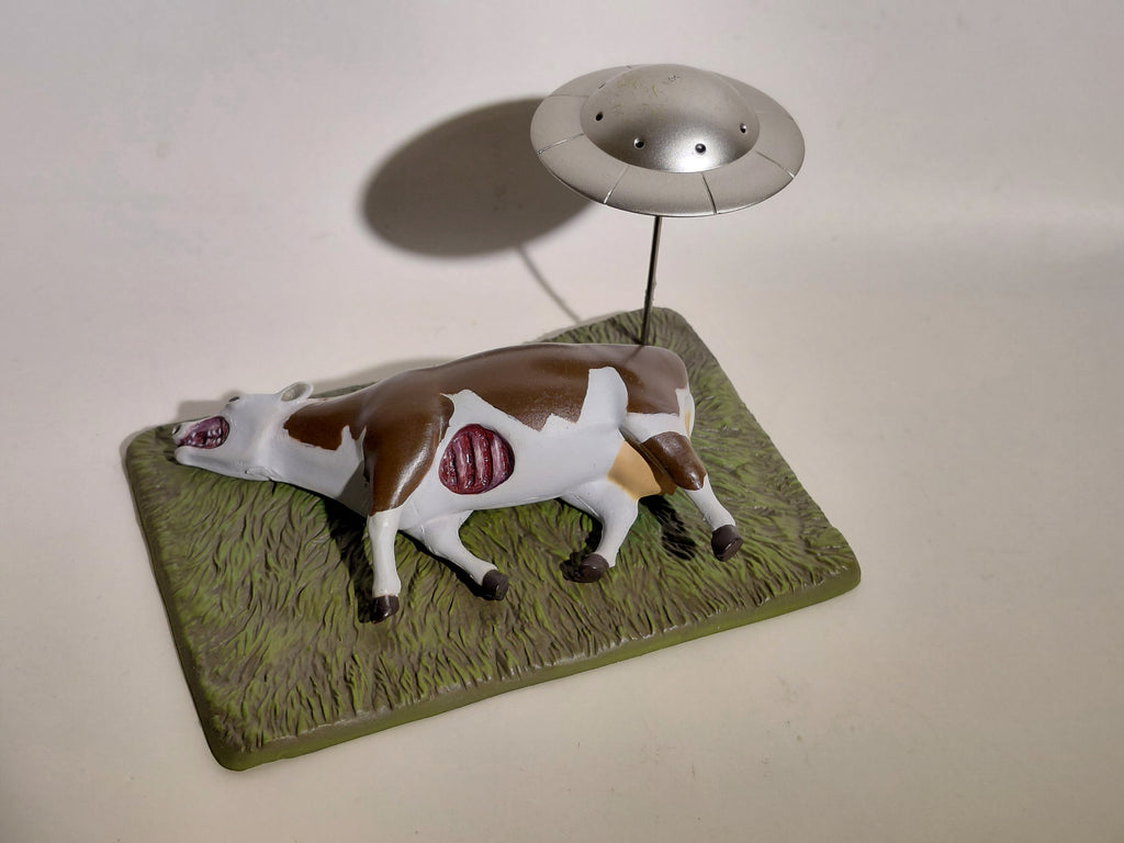 Medicom Toy The Great Mystery Museum Collection Series : UFO Cow Subjected to Cattle Mutilation (A)