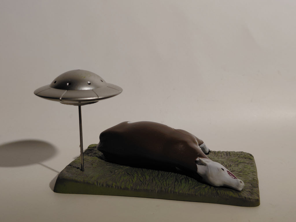 Medicom Toy The Great Mystery Museum Collection Series : UFO Cow Subjected to Cattle Mutilation (A)