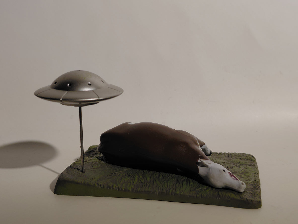 Medicom Toy The Great Mystery Museum Collection Series : UFO Cow Subjected to Cattle Mutilation (A)