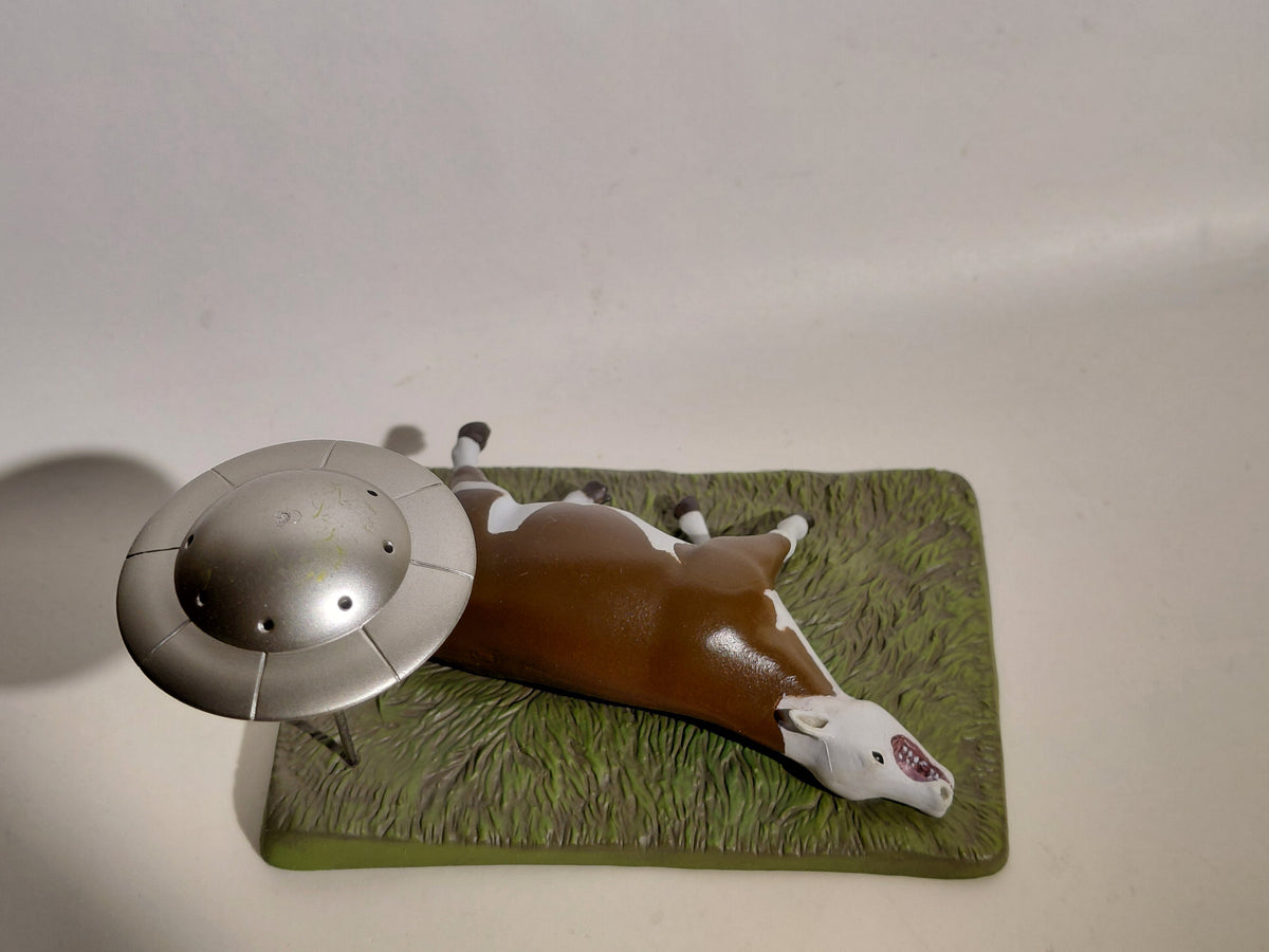 Medicom Toy The Great Mystery Museum Collection Series : UFO Cow Subjected to Cattle Mutilation (A)