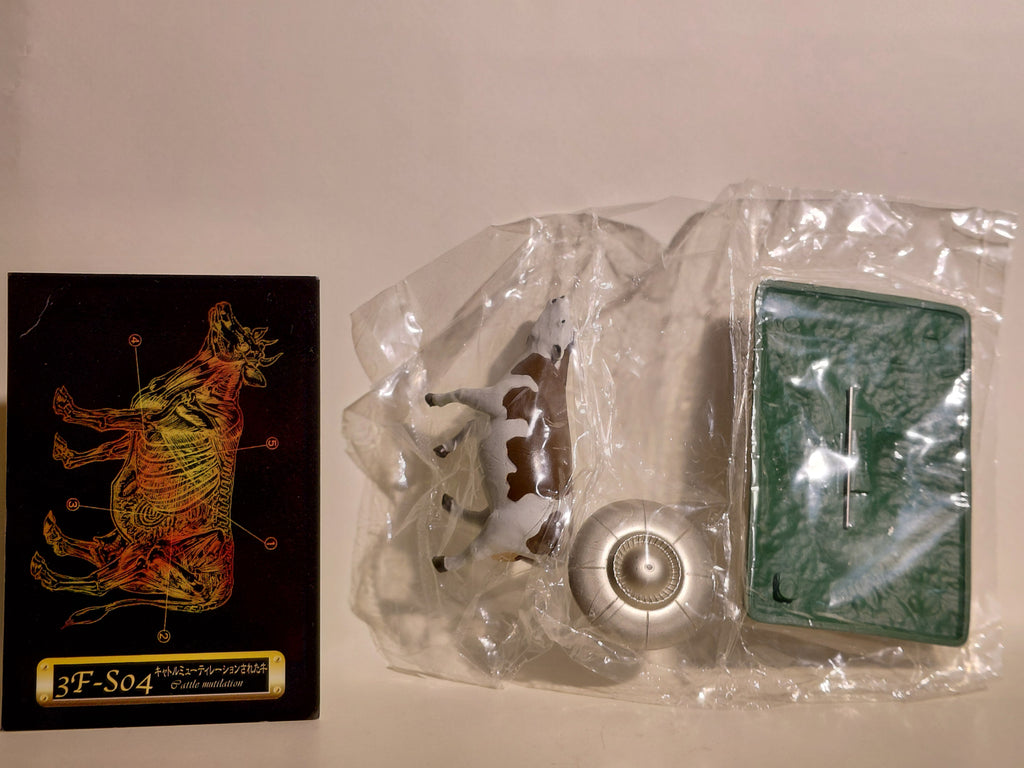 Medicom Toy The Great Mystery Museum Collection Series : UFO Cow Subjected to Cattle Mutilation (B)