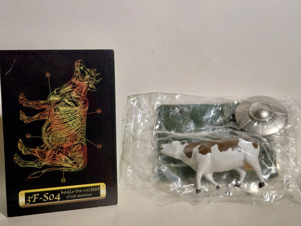Medicom Toy The Great Mystery Museum Collection Series : UFO Cow Subjected to Cattle Mutilation (B)