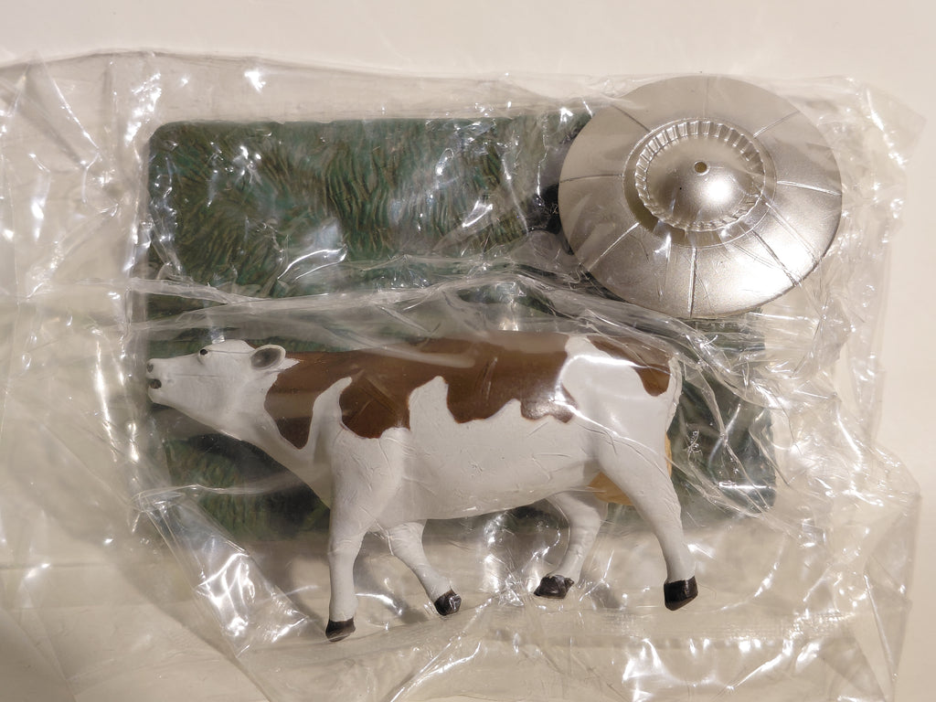 Medicom Toy The Great Mystery Museum Collection Series : UFO Cow Subjected to Cattle Mutilation (B)