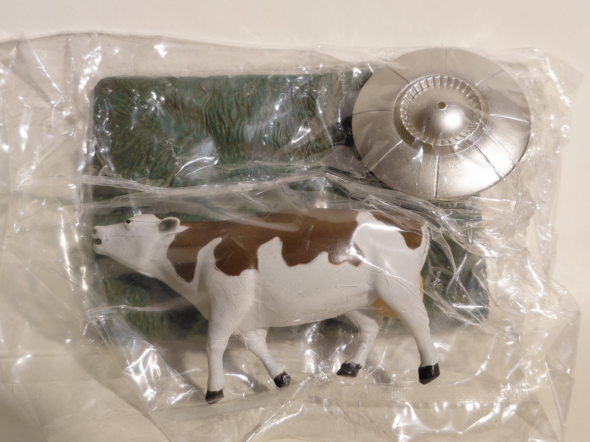 Medicom Toy The Great Mystery Museum Collection Series : UFO Cow Subjected to Cattle Mutilation (B)