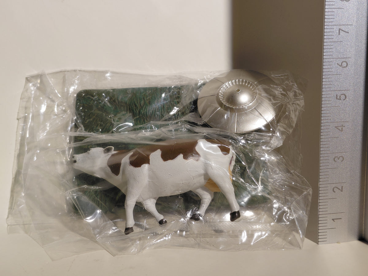 Medicom Toy The Great Mystery Museum Collection Series : UFO Cow Subjected to Cattle Mutilation (B)