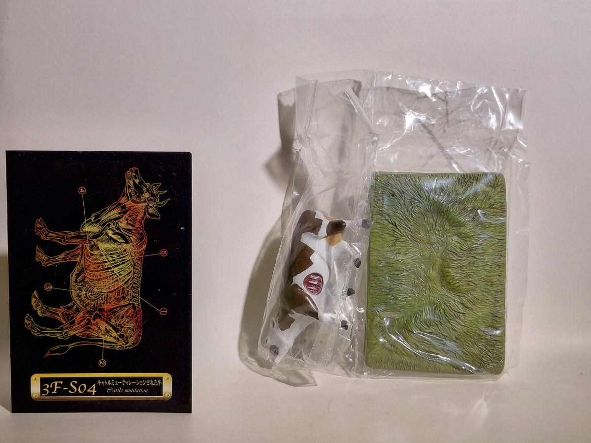 Medicom Toy The Great Mystery Museum Collection Series : UFO Cow Subjected to Cattle Mutilation (A)