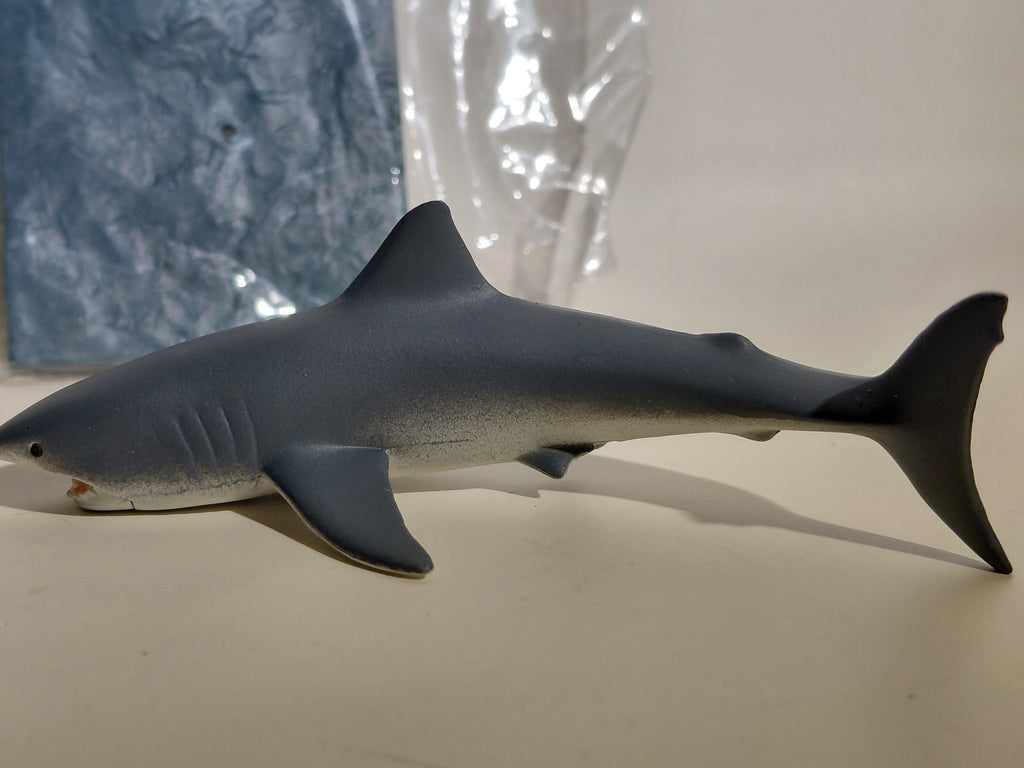 Medicom Toy The Great Mystery Museum Collection Series : Megalodon Ancient Shark