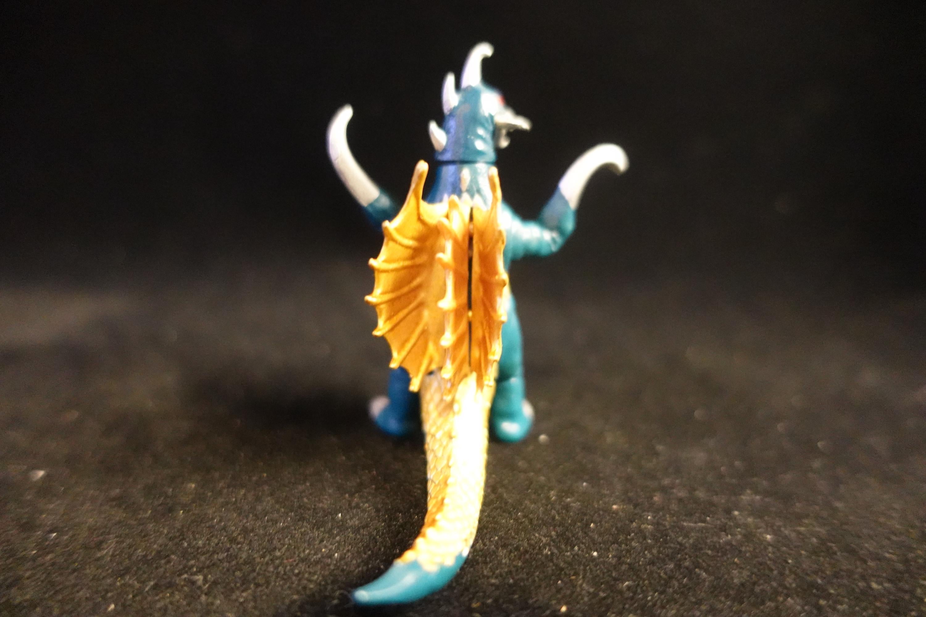 Godzilla Toho 4 Gigan '72 Figure Bandai HG Series