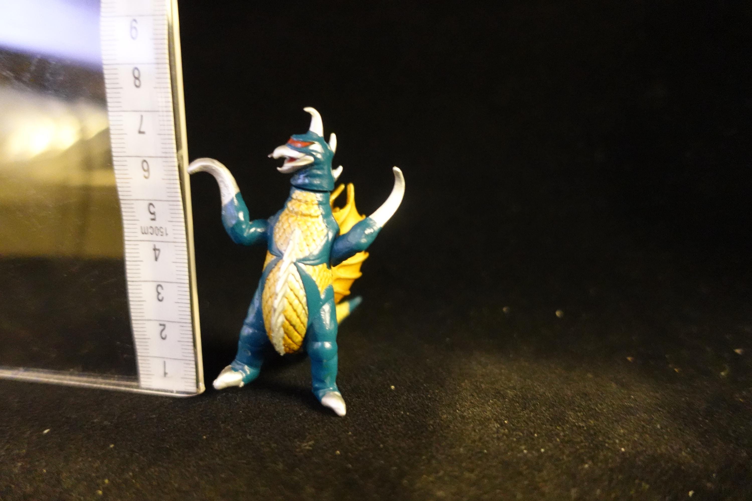 Godzilla Toho 4 Gigan '72 Figure Bandai HG Series