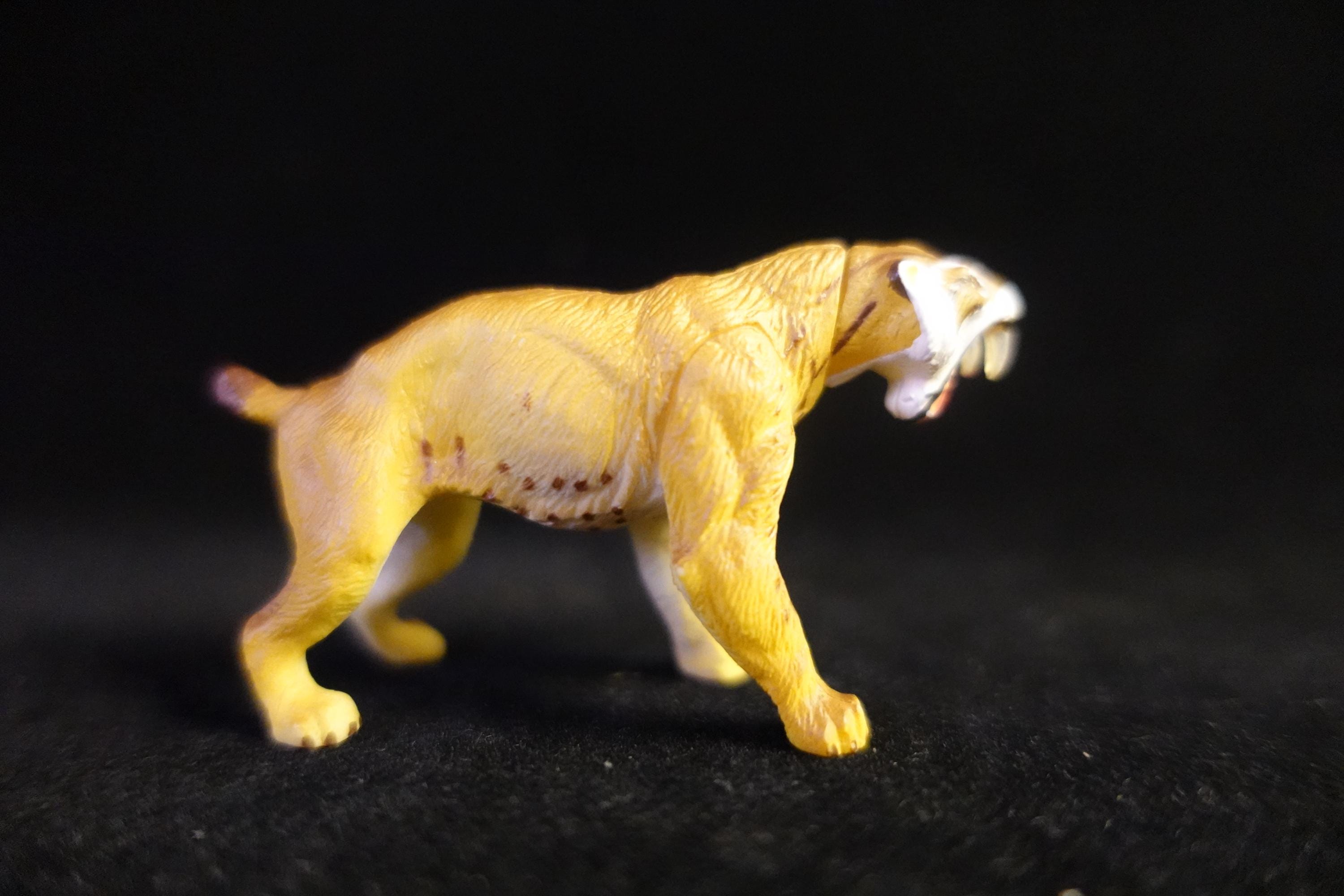 Kaiyodo UHA Dinotales Series 2 Smilodon