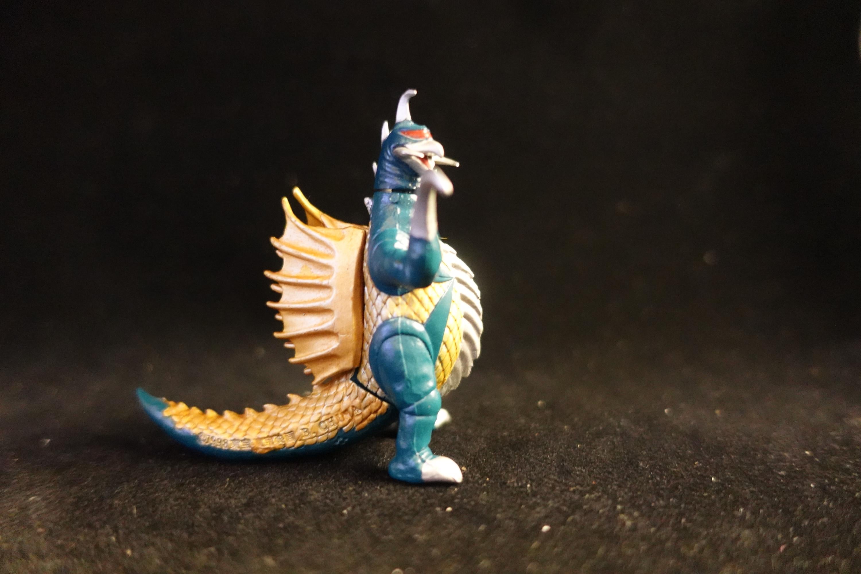 Godzilla Toho 4 Gigan '72 Figure Bandai HG Series