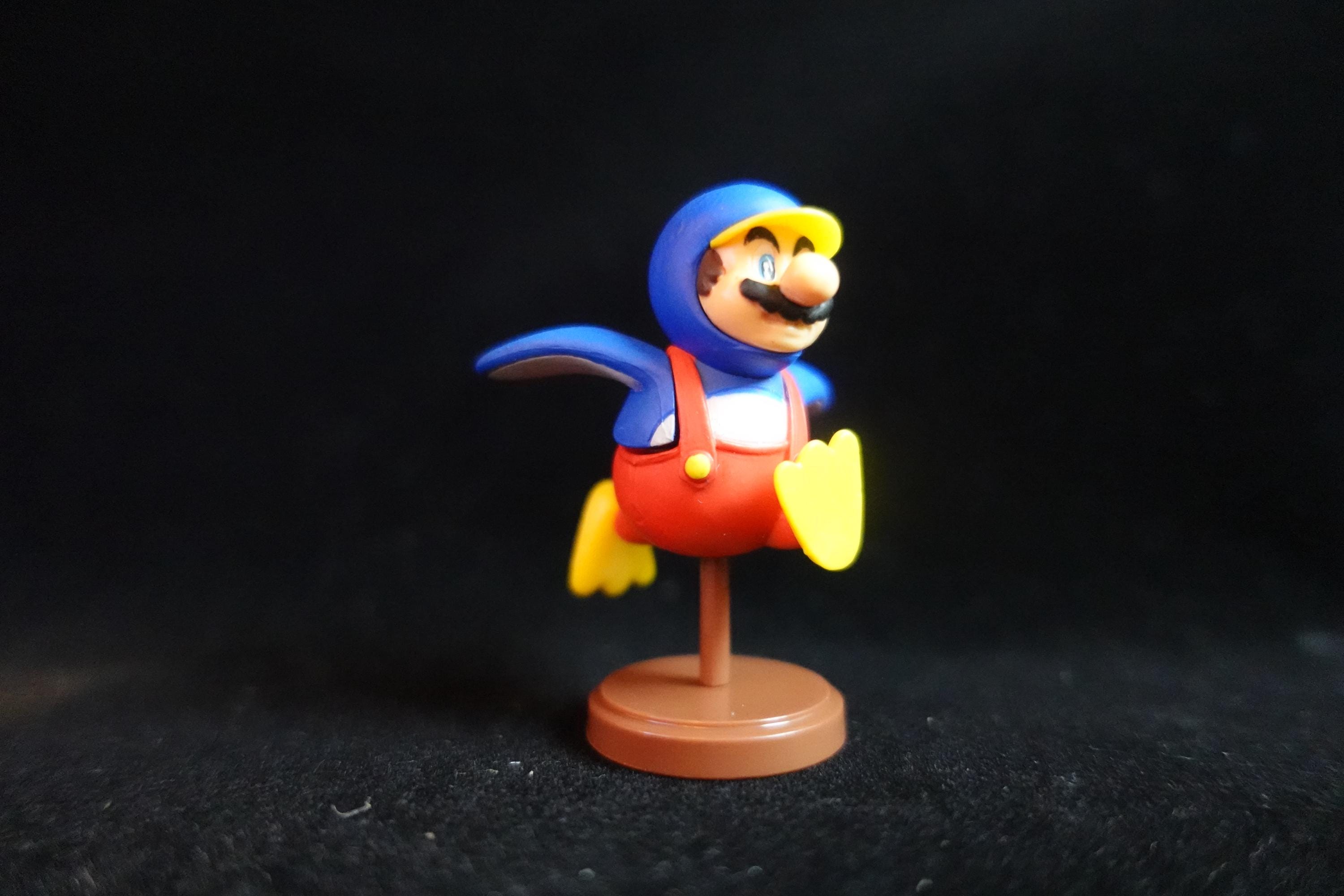 Super Mario Bros Figure Penguin Mario Furuta